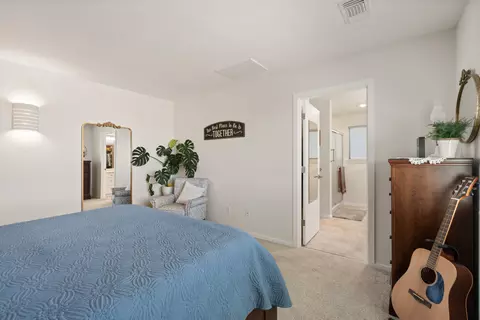 Bedroom - 1008 Azure Way, Eagle Point, OR 97524 photo 3 of 5