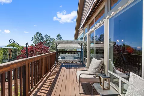 Exterior - 1008 Azure Way, Eagle Point, OR 97524 photo 5 of 10