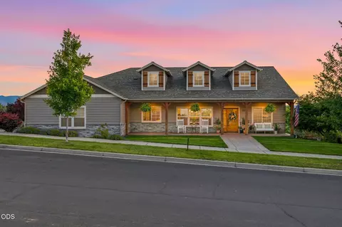 4432 Vista Pointe Dr, Medford, OR 97504