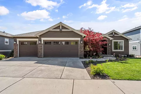 536 W La Strada Cir, Medford, OR 97504