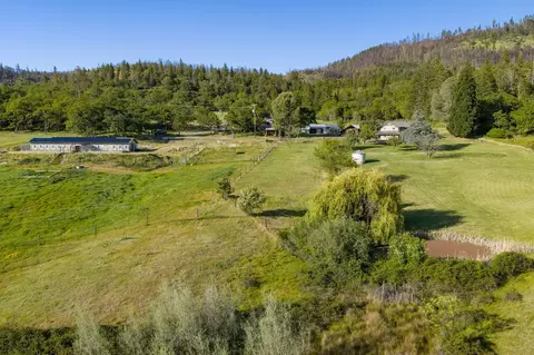 2444 Gardner Rd, Eagle Point, OR 97524
