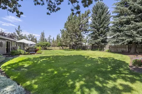 Exterior - 21837 Repine Dr, Bend, OR 97701 photo 7 of 26