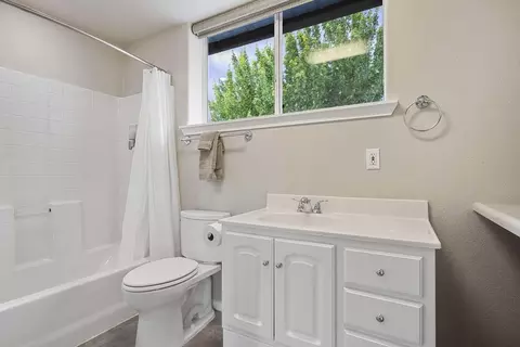 Bath - 21837 Repine Dr, Bend, OR 97701 photo 3 of 3