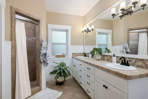 Bath - 61433 Linton Loop, Bend, OR 97702 photo 1 of 3