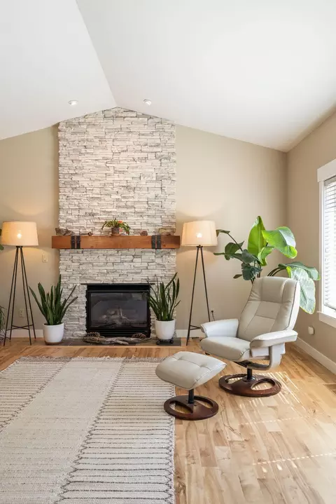 Living - 61433 Linton Loop, Bend, OR 97702 photo 2 of 3