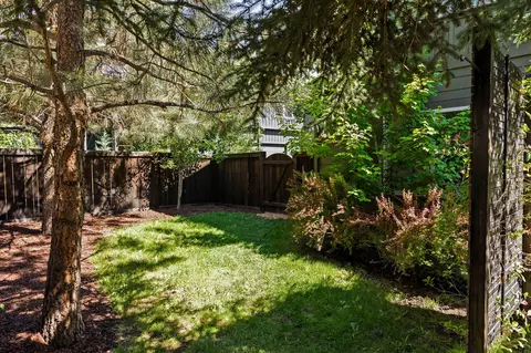 Exterior - 61433 Linton Loop, Bend, OR 97702 photo 7 of 10