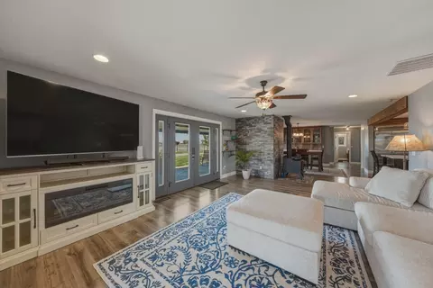 Living - 26345 Walker Rd, Bend, OR 97701 photo 2 of 2