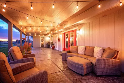 Exterior - 26345 Walker Rd, Bend, OR 97701 photo 6 of 19