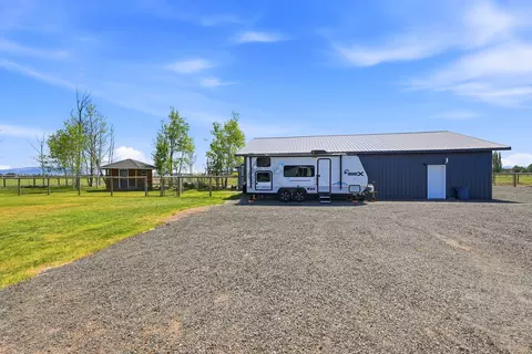 Exterior - 26345 Walker Rd, Bend, OR 97701 photo 13 of 19