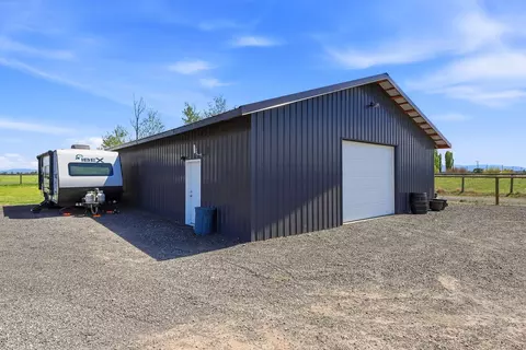 Exterior - 26345 Walker Rd, Bend, OR 97701 photo 17 of 19