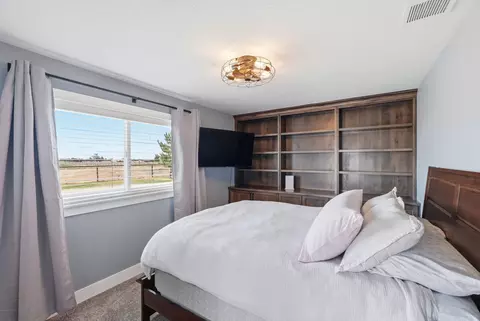 Bedroom - 26345 Walker Rd, Bend, OR 97701 photo 5 of 8