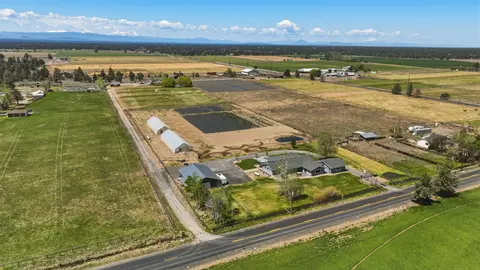 View/Area - 26345 Walker Rd, Bend, OR 97701 photo 3 of 17