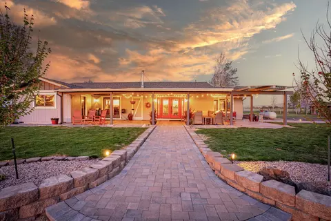 Exterior - 26345 Walker Rd, Bend, OR 97701 photo 2 of 19