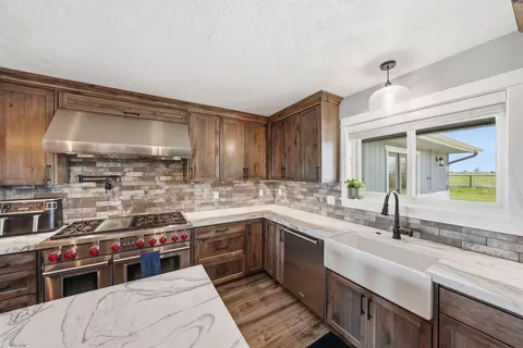 Kitchen - 26345 Walker Rd, Bend, OR 97701 photo 5 of 7