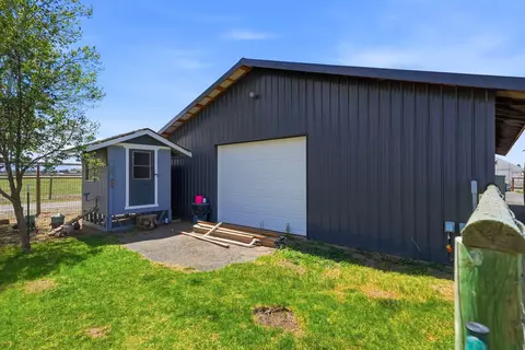 Exterior - 26345 Walker Rd, Bend, OR 97701 photo 15 of 19