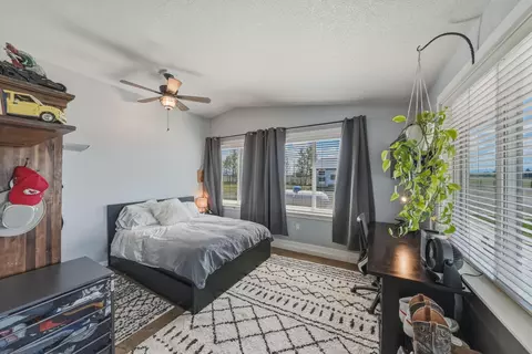 Bedroom - 26345 Walker Rd, Bend, OR 97701 photo 4 of 8
