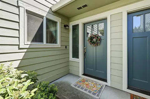 62 N Mountain Ave, Ashland, OR 97520