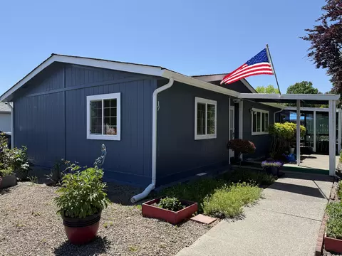 4624 S Pacific Hwy UNIT 17, Phoenix, OR 97535
