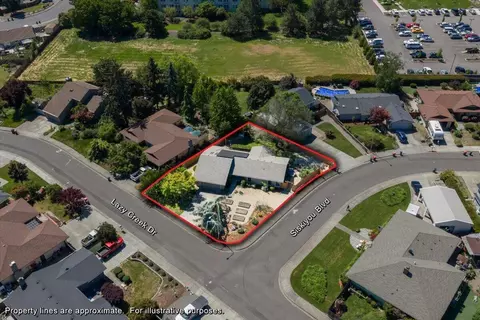 3034 Lazy Creek Dr, Medford, OR 97504