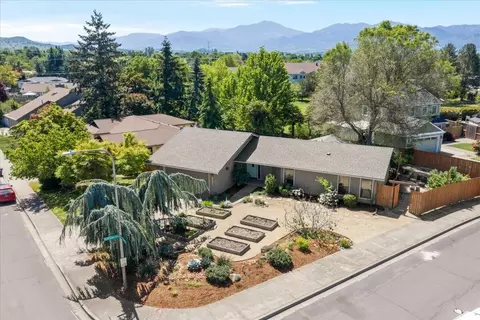 3034 Lazy Creek Dr, Medford, OR 97501