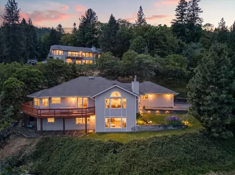 1020 Walker Ave, Ashland, OR 97520