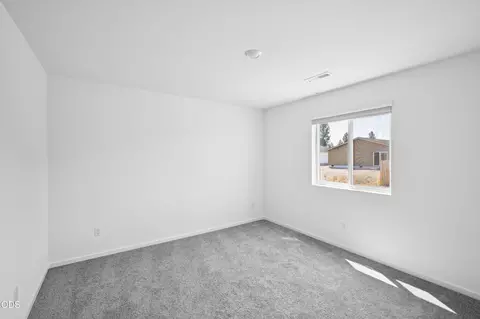 Bedroom - 16615 Grey Pine St, La Pine, OR 97739 photo 9 of 12