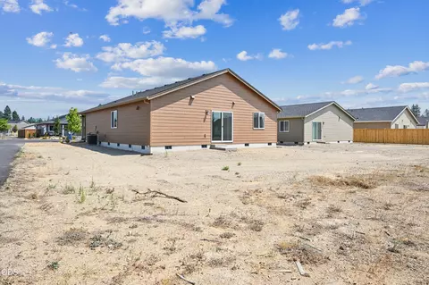 Exterior - 16615 Grey Pine St, La Pine, OR 97739 photo 2 of 2