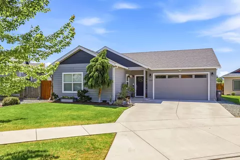 1956 Layla Dr, Medford, OR 97501
