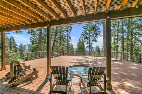 2042 Hyatt Prairie Rd, Ashland, OR 97520