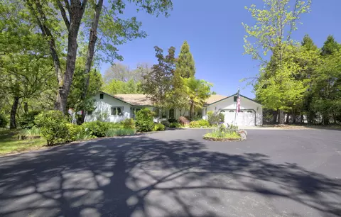 258 Walker Rd, Grants Pass, OR 97527