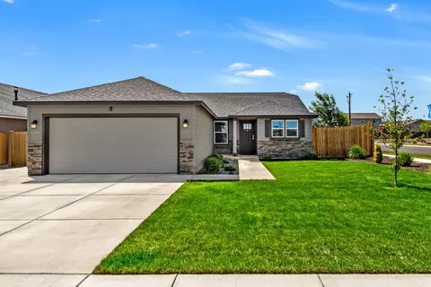 3499 NW 9th Ln, Redmond, OR 97756