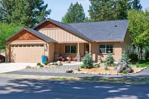 1141 S Creekside Dr, Sisters, OR 97759