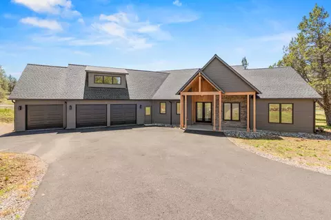 1194 Wheeping Birch Ct, Klamath Falls, OR 97601