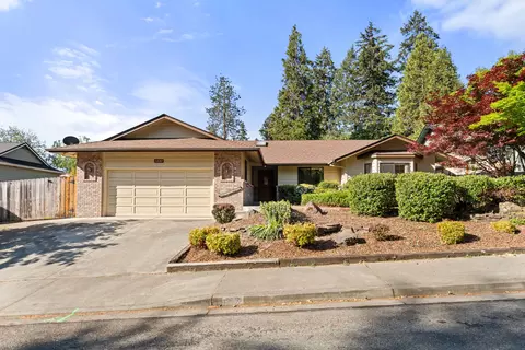 1007 NW Regent Dr, Grants Pass, OR 97526