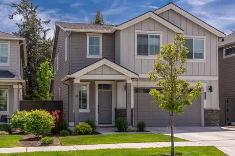 20745 SE Iron Horse Ln, Bend, OR 97702