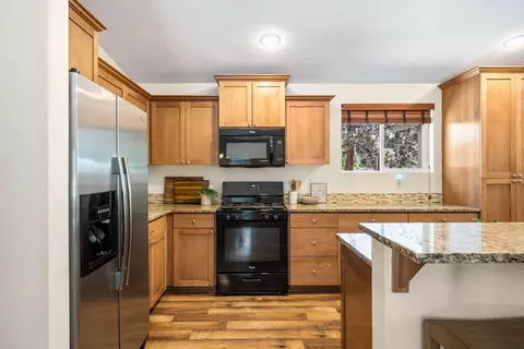 Kitchen - 20373 Saghali Ct, Bend, OR 97702 photo 2 of 3