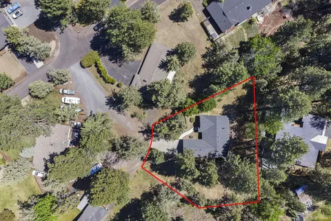 View/Area - 20373 Saghali Ct, Bend, OR 97702 photo 2 of 6