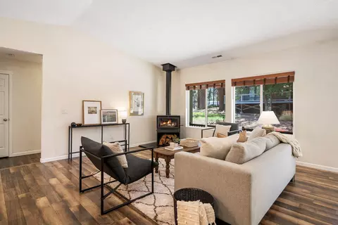 Living - 20373 Saghali Ct, Bend, OR 97702 photo 2 of 2