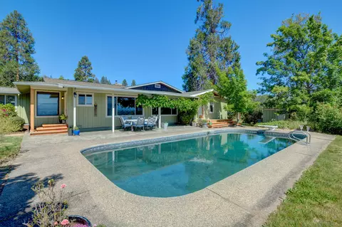 1545 Old Stage, Medford, OR 97502