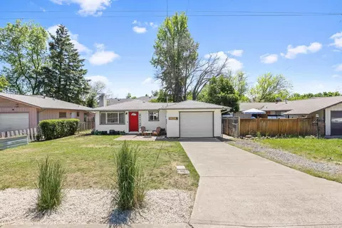 2190 Crestbrook Rd, Medford, OR 97504