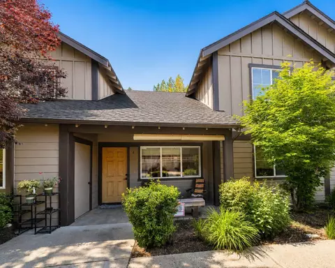 1933 NW Monterey Pines Dr UNIT 4, Bend, OR 97703