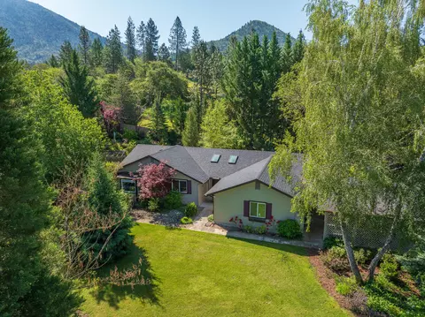 345 Ponderosa Ln, Grants Pass, OR 97527
