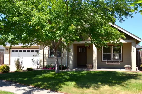 172 SE Yorktown Dr, Grants Pass, OR 97527