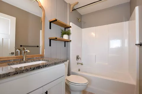 Bath - 21362 Bear Creek Rd, Bend, OR 97702 photo 7 of 7