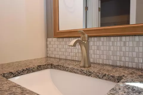 Bath - 21362 Bear Creek Rd, Bend, OR 97702 photo 3 of 7