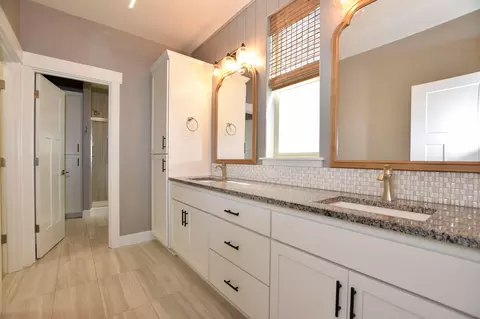 Bath - 21362 Bear Creek Rd, Bend, OR 97702 photo 1 of 7