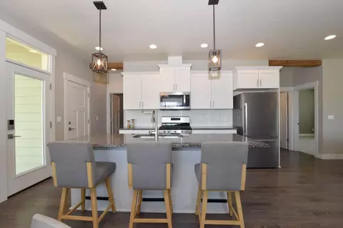 Kitchen - 21362 Bear Creek Rd, Bend, OR 97702 photo 3 of 6
