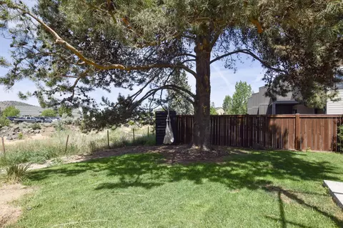 Exterior - 21362 Bear Creek Rd, Bend, OR 97702 photo 7 of 12