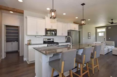 Kitchen - 21362 Bear Creek Rd, Bend, OR 97702 photo 4 of 6