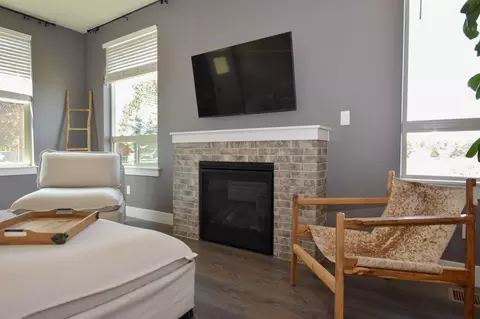 Living - 21362 Bear Creek Rd, Bend, OR 97702 photo 2 of 4